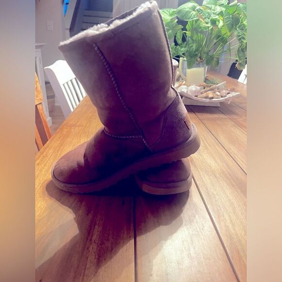 UGG Boots Classic Short 1/2 calf in burnt cedar; SIZE 8 - Picture 9 of 10